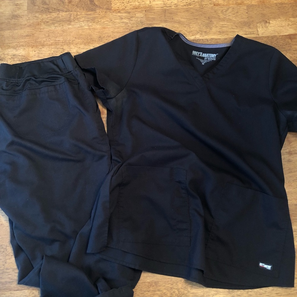 Grey’s Anatomy black scrubs set